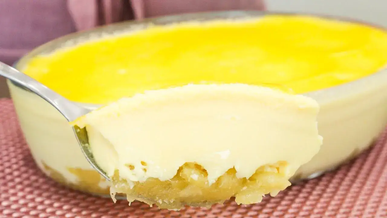 Gelado de Abacaxi com Gelatina: Uma Sobremesa Leve, Refrescante e Fácil de Fazer