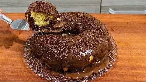 Bolo Mesclado Fofinho com Ganache Cremosa: Receita Fácil para Acompanhar o Café da Tarde