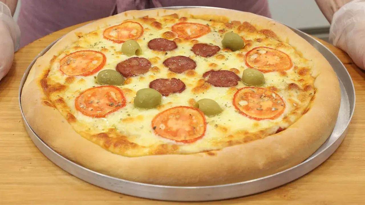 Massa de Pizza Caseira Perfeita: Como Fazer Massa Igual de Pizzaria Com Ingredientes Simples