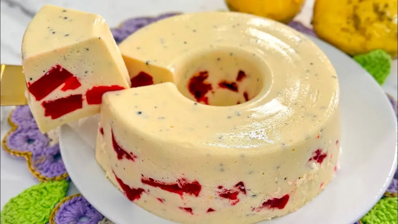 Sobremesa de Gelatina com Morango e Maracujá