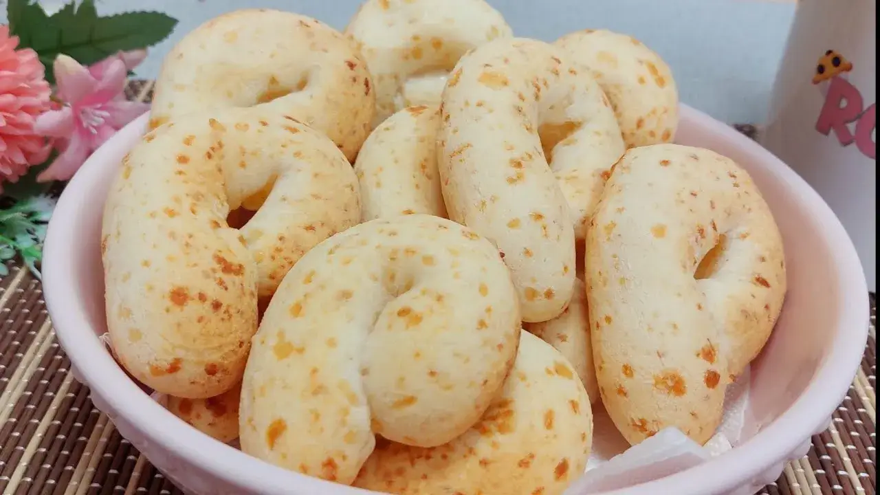 Biscoito de Queijo Assado: Crocante e Perfeito para Acompanhar o Café