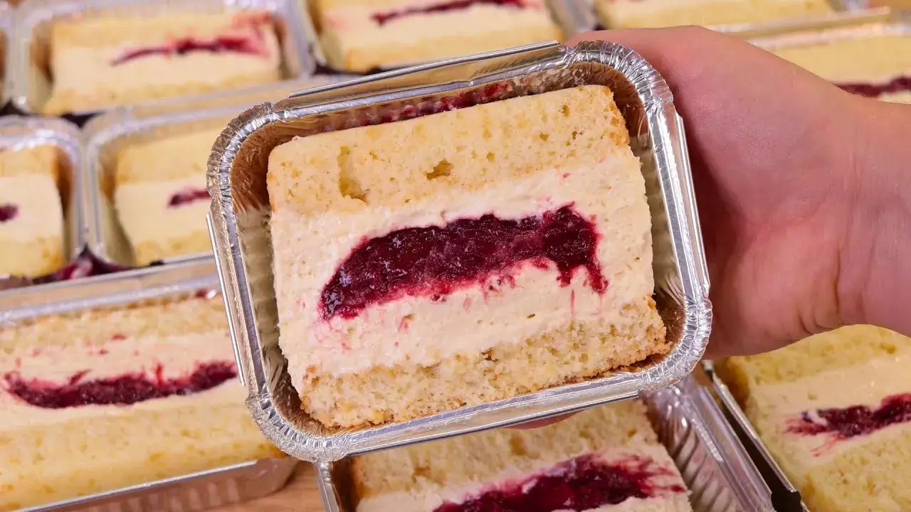 Bolo Gelado de Leite Ninho com Geleia de Morango: Receita Fácil de Fazer