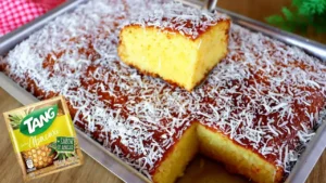 Bolo de Abacaxi com Suco Tang: Fácil, Fofo e Muito Saboroso
