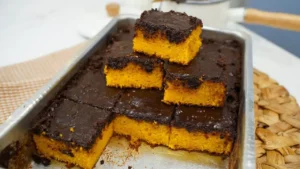 Bolo de Cenoura com Casquinha Crocante de Chocolate, A Receita Perfeita Veja
