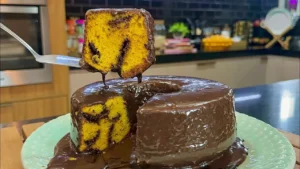 Bolo de Cenoura com Cobertura Dupla: A Receita Mais Irresistível que Você Vai Fazer