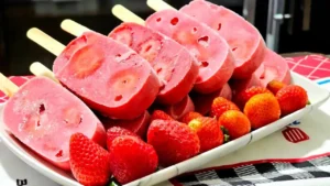 Como Fazer Picolé Caseiro Cremoso de Morango: Simples e Delicioso para Refrescar o Verão