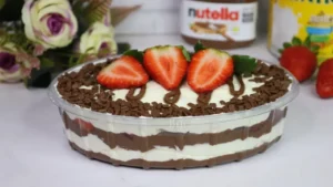 Mini Travessa de Leite Ninho com Nutella e Morangos: Uma Sobremesa Deliciosa e Fácil de Fazer