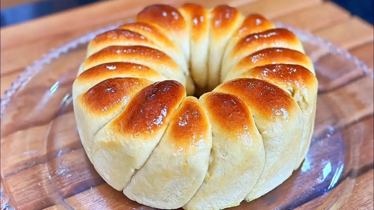 Pão Doce Caseiro Macio e Fofinho: A Receita Perfeita sem Sovar