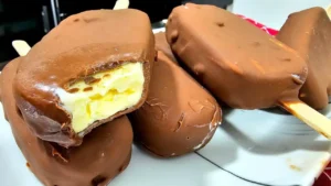 Picolé Caseiro Cremoso com Chocolate: Mais Gostoso que o de Sorveteria