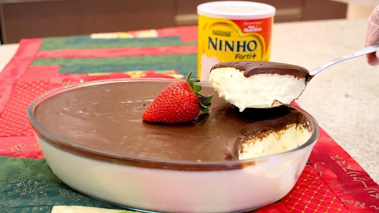 Sobremesa Gelada de Leite Ninho com Ganache de Chocolate: Uma Delícia Super Fácil de Fazer
