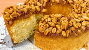 Bolo de Fubá Junino com Caramelo e Amendoim: Uma Receita Simples e Surpreendente