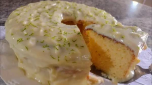 Bolo de Limão Fofinho com Cobertura Cremosa: Receita Fácil e Rápida