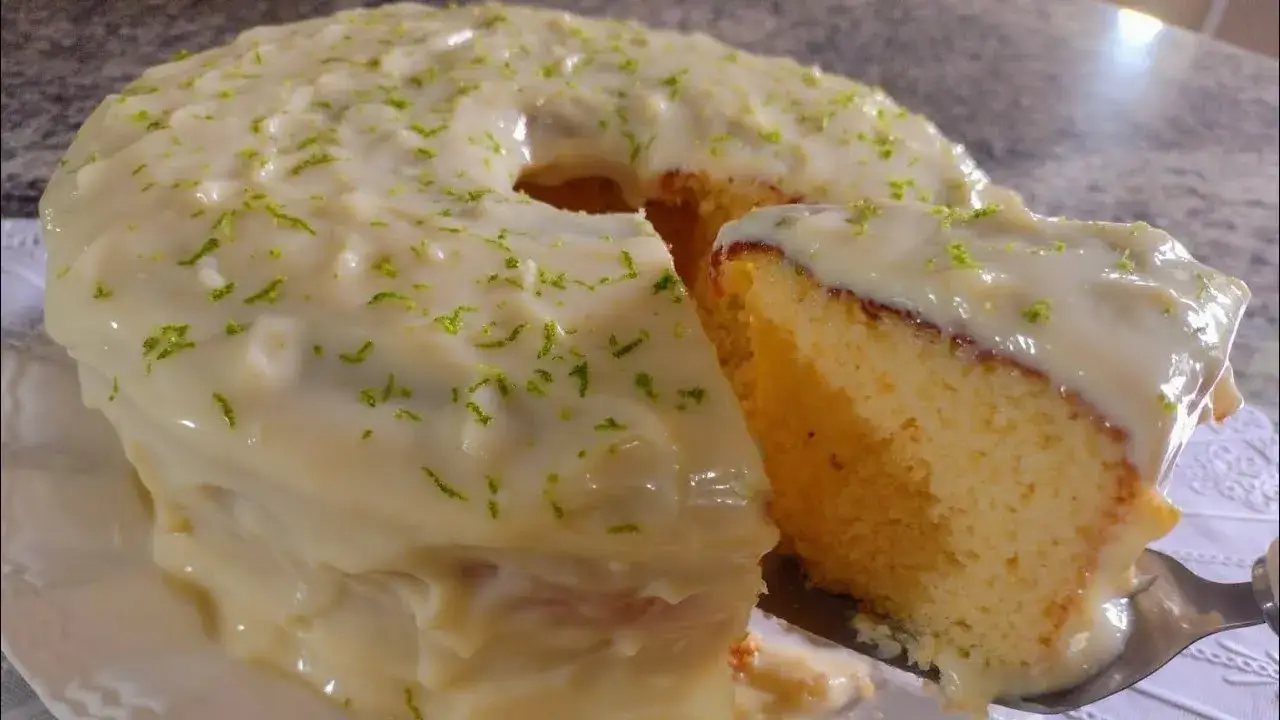 Bolo de Limão Fofinho com Cobertura Cremosa: Receita Fácil e Rápida