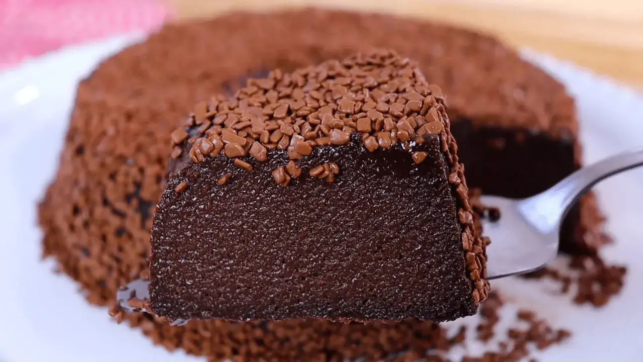 Brigadeirão de Chocolate Cremoso: O Melhor para Apaixonados por Sobremesas