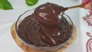 Recheio Brigadeiro Cremoso com 3 Ingredientes: Recheio Brilhante e Sedoso para Bolos e Doces