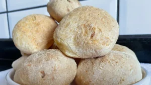 Este Pão de Queijo com Crostinha Vai Surpreender Você