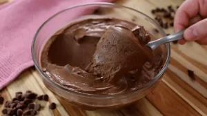 Mousse Trufada de Chocolate para Recheio de Bolo: Leve, Cremosa e Fácil de Fazer