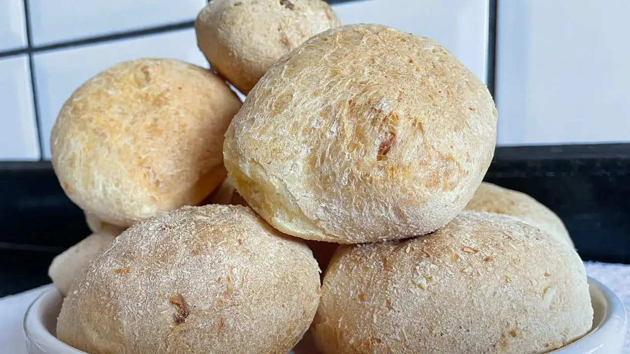 Pão de Queijo Crocante: Fofinho por Dentro e Com Casquinha de Queijo