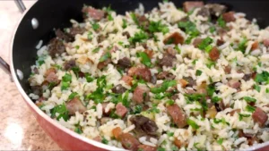 Arroz de Carreteiro Tradicional: Receita Completa com Carne Seca e Linguiça