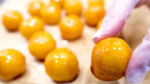 Bala Baiana: A Receita Tradicional do Doce com Casquinha Vidrada e Recheio Cremoso