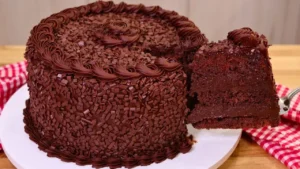 Bolo Festivo de Chocolate: Receita Clássica, Fácil e Bem Suculenta para Sua Festa