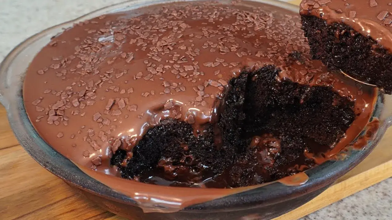 Bolo Gelado de Chocolate: A Receita Perfeita para Quem Ama Chocolate Molhadinho