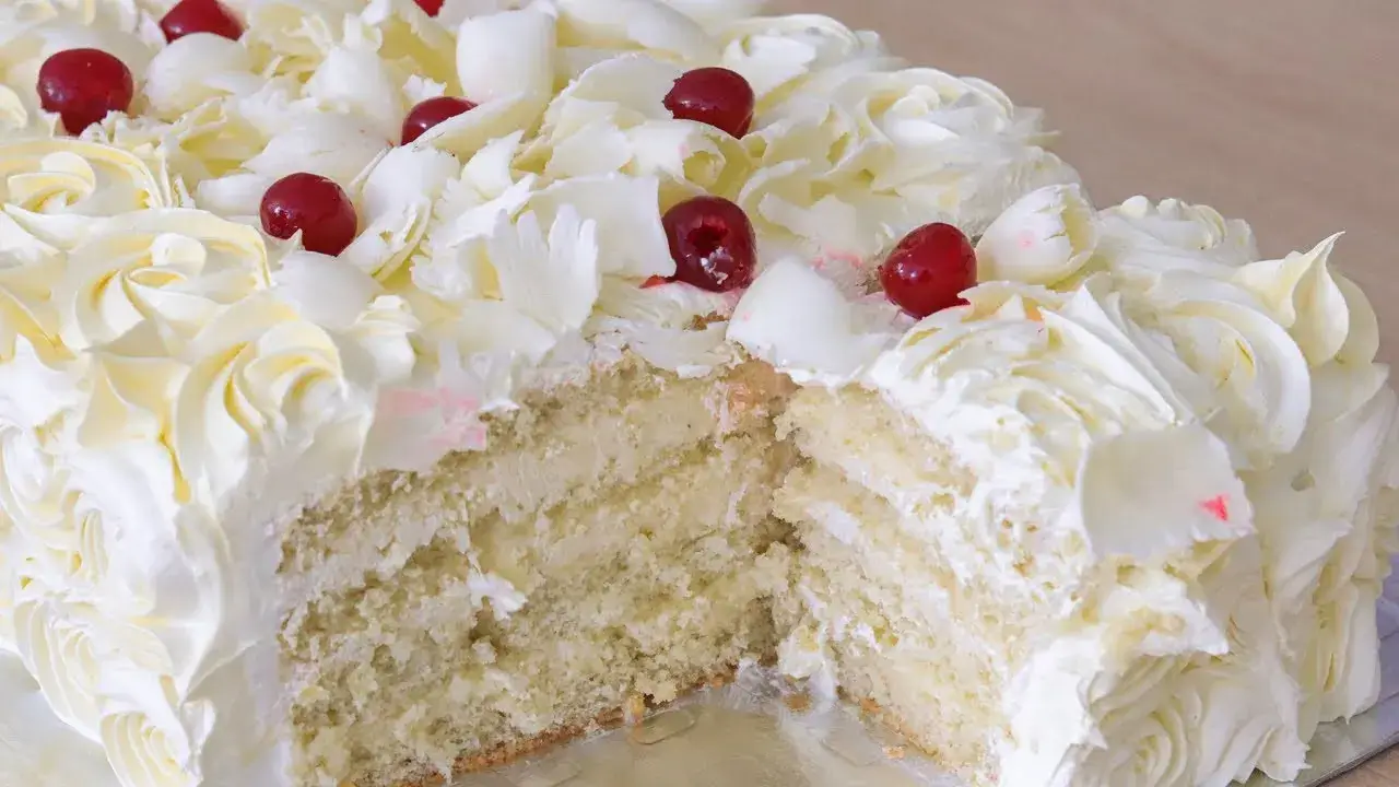 Bolo de Aniversário de Leite Ninho Fica Uma Delicia
