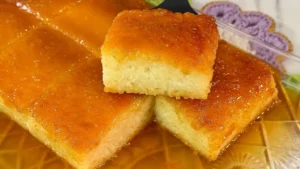 Bolo de Mandioca Cremoso com Calda de Caramelo: Receita Prática e Deliciosa