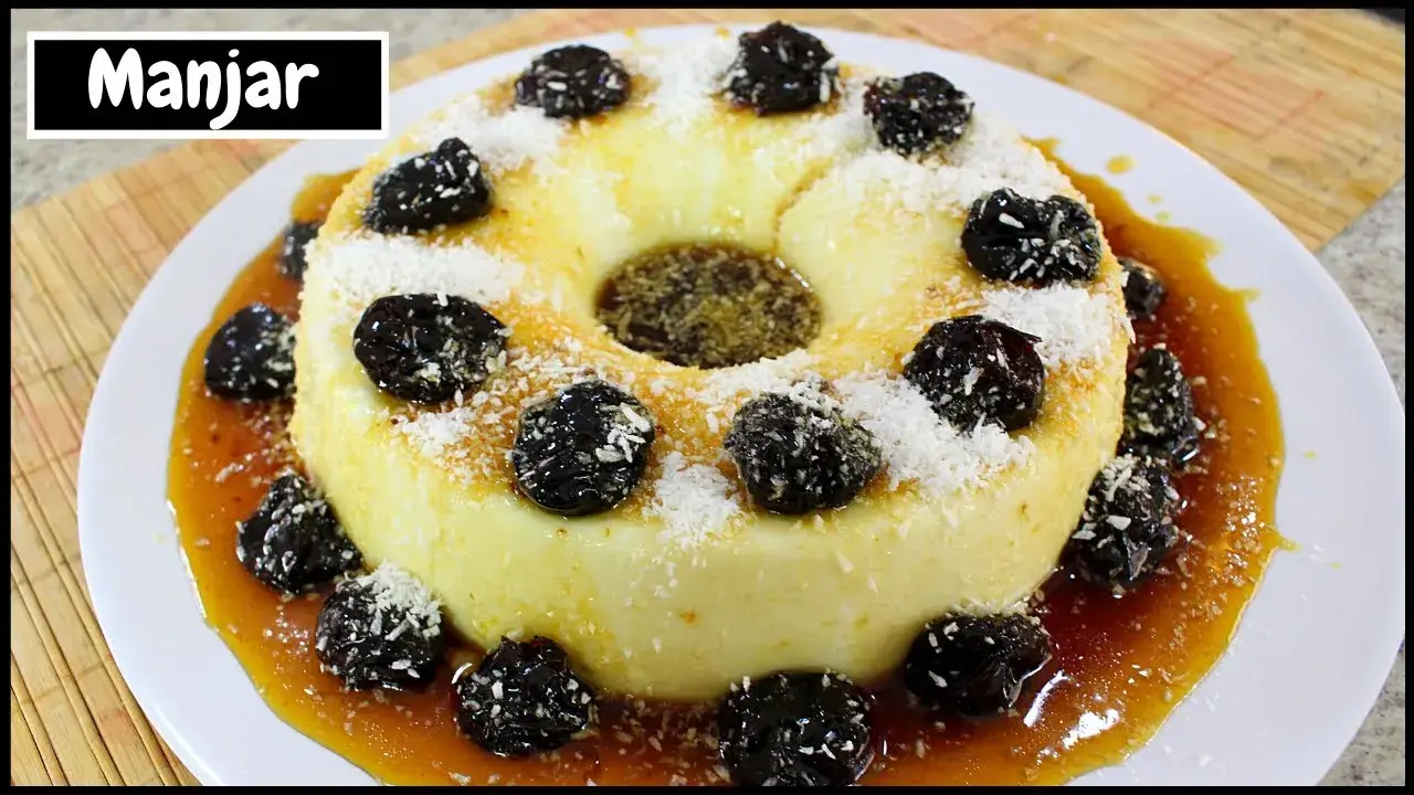 Manjar de Coco Clássico com Calda de Ameixa: Sobremesa Cremosa e Fácil para Sua Mesa