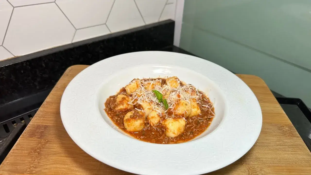 Nhoque de Batata com Molho Bolonhesa: Passo a Passo Completo