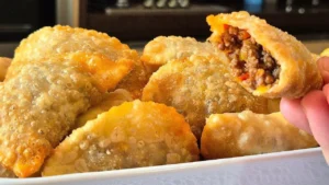 Pastel de Carne com Massa Caseira: Crocância e Sabor que Rendem Muito