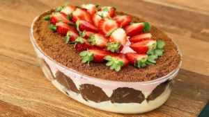 Sobremesa de Morango com Creme de Leite em Pó: Fácil e Perfeita para o Natal