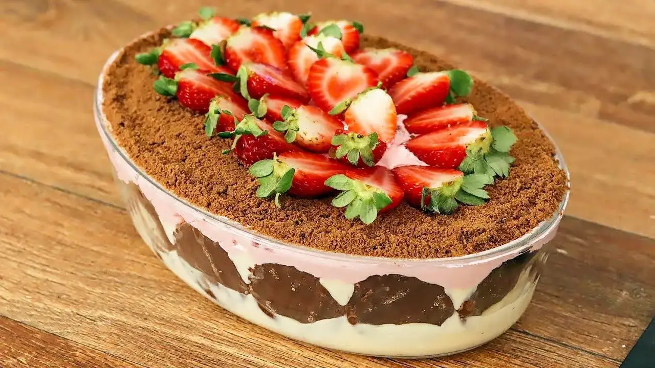 Sobremesa de Morango com Creme de Leite em Pó: Fácil e Perfeita para o Natal
