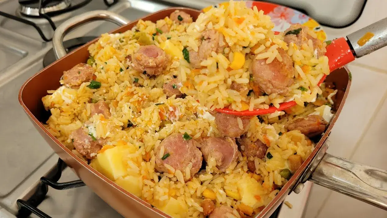 Arroz com Linguiça e Bacon: Receita Fácil e Saborosa de Uma Panela Só
