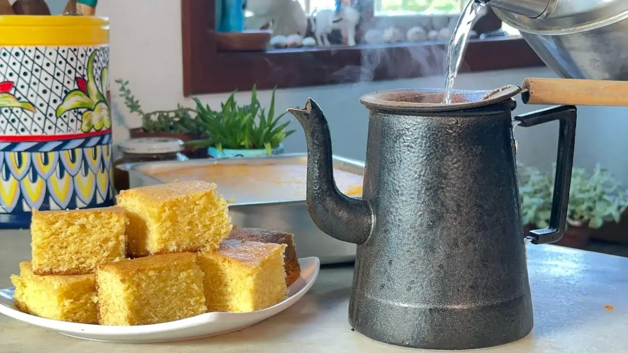 Bolo de Fubá Fofinho com Café: Receita Caseira com Sabor de Memória