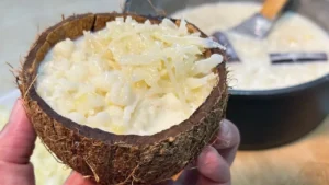 Canjica com Coco: Receita de Canjica com Cocada por Cima com Muito Coco