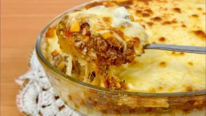 Carne Moída Gratinada com Purê e Molho Branco Vem Fazer!