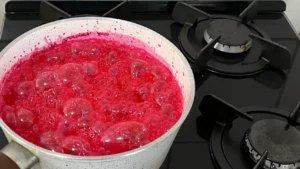 Como Fazer a Calda para Morango do Amor Perfeita com Açúcar Cristal