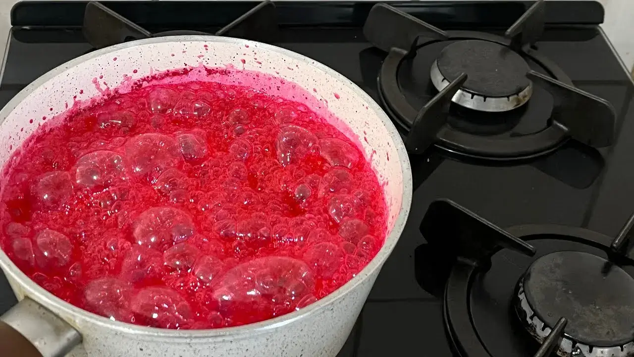 Como Fazer a Calda para Morango do Amor Perfeita com Açúcar Cristal