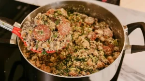 Feijão Tropeiro Completo e Soltinho: Aprenda a Receita Tradicional Passo a Passo