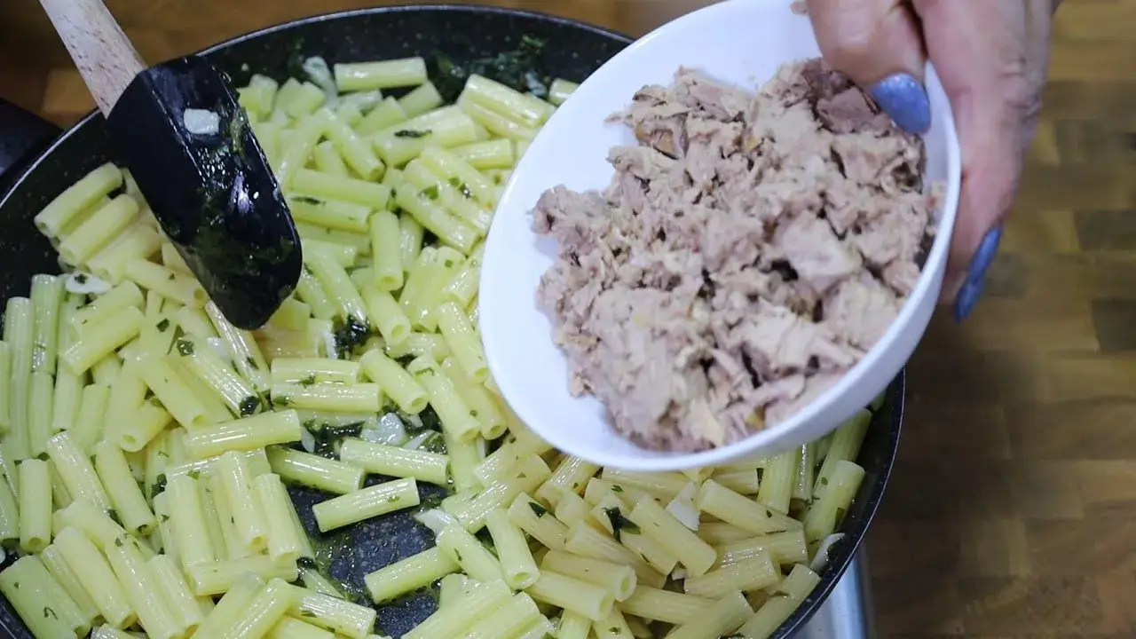 Macarrão com Atum: Receita Rápida Para o Almoço