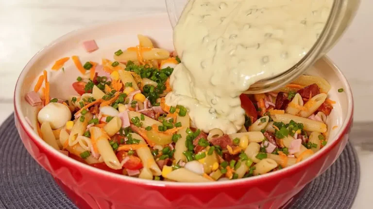 Macarronese Cremosa com Bacon, Calabresa e Ovo de Codorna: Receita Fácil e Completa