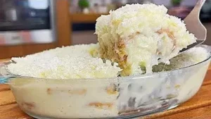 Pavê de Coco Fácil Com Leite Condensado e Bolacha Maizena