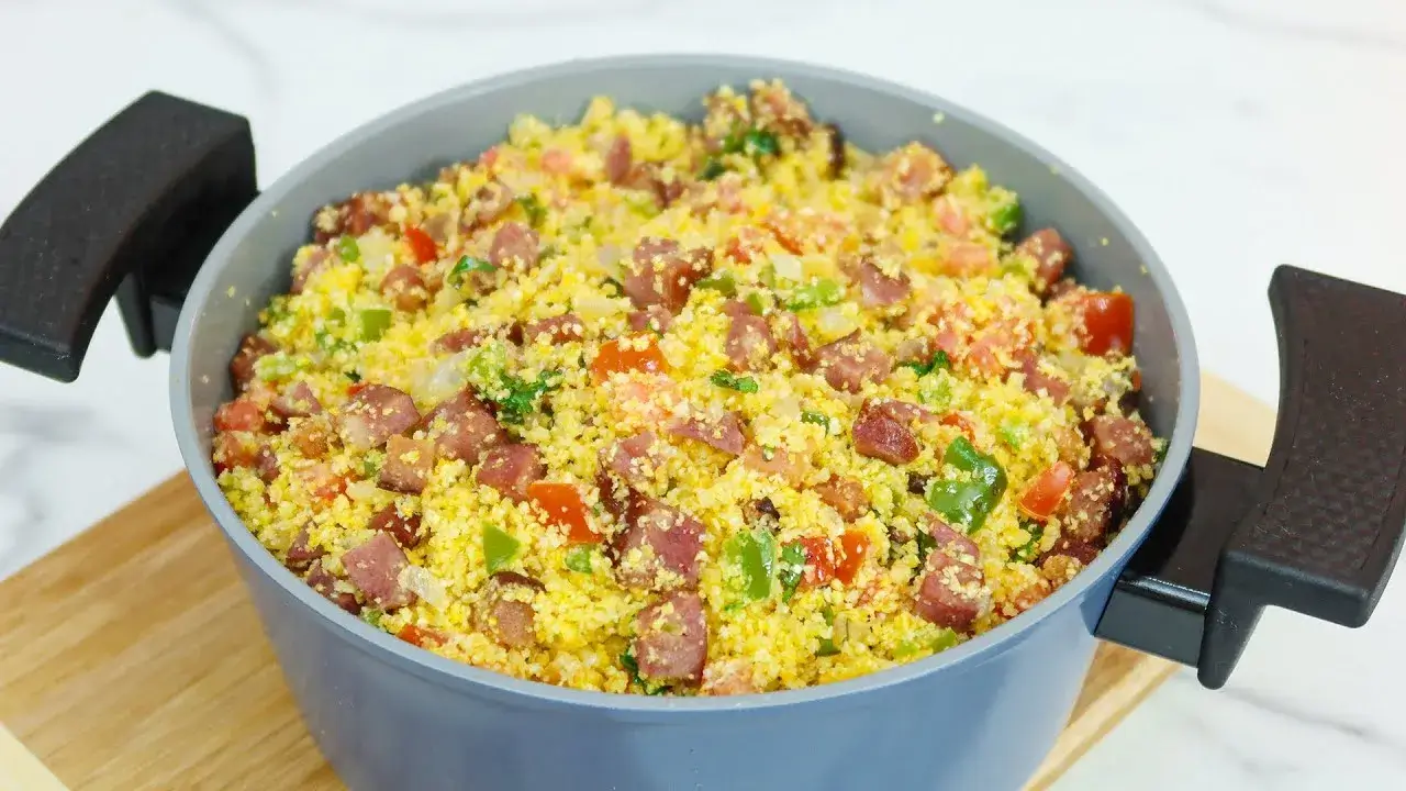 Receita de Cuscuz Tradicional com Bacon e Calabresa