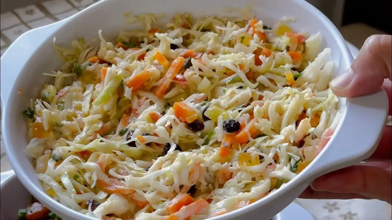 Salada de Repolho com Molho Agridoce Fácil e Cremosa