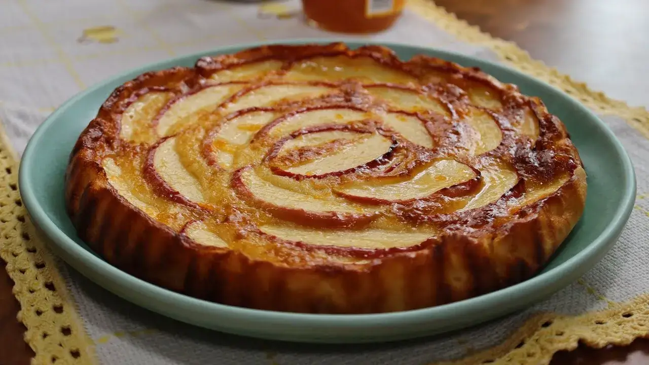 Tarte de Maçã Fácil: Receita Tradicional Sem Massa Folhada