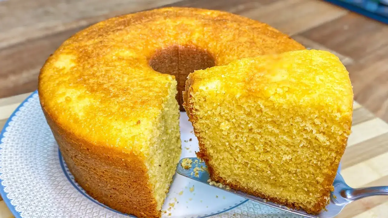 Bolo de Fubá Fofinho no Liquidificador Fica Pronto Rápido e é Delicioso