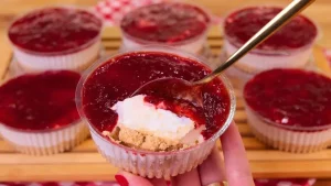 Cheesecake de Geleia de Morango no Potinho