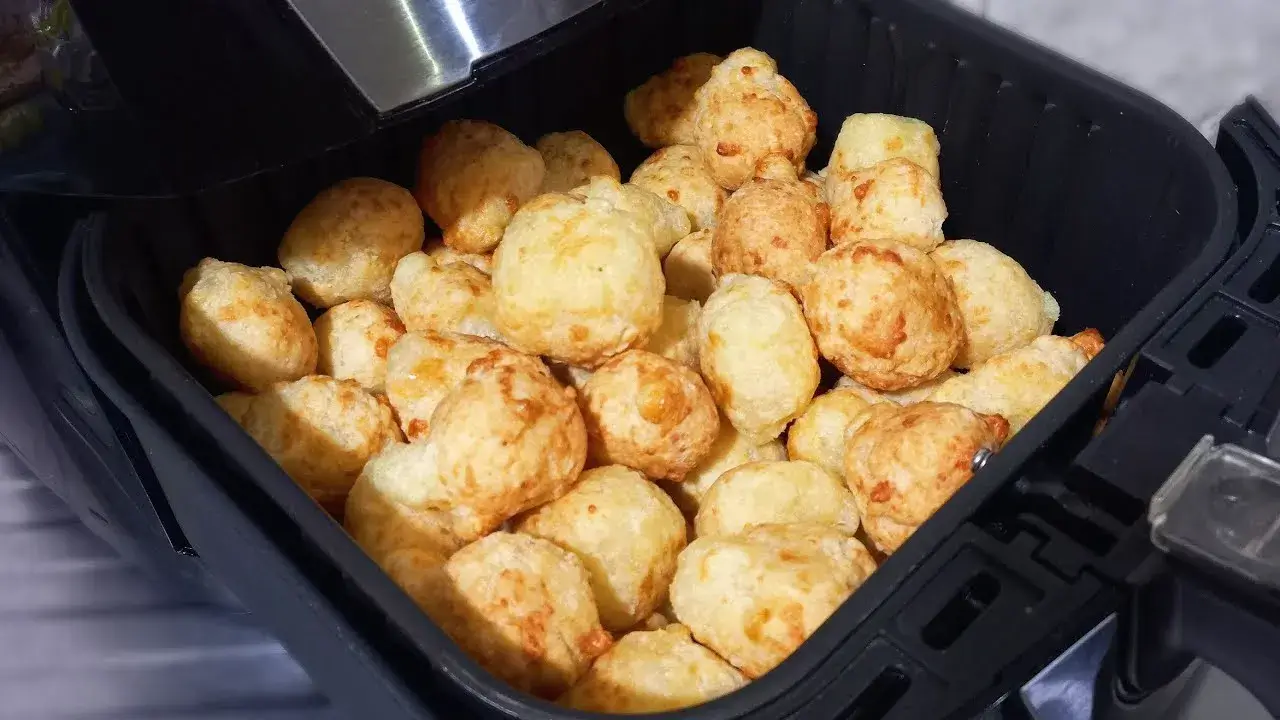 Pão de Queijo na AirFryer: Receita Fácil, Crocante Por Fora e Macio Por Dentro