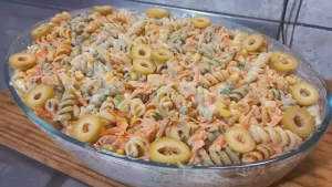 Salada de Macarrão com Atum: Receita Fácil e Saborosa para o Almoço de Domingo
